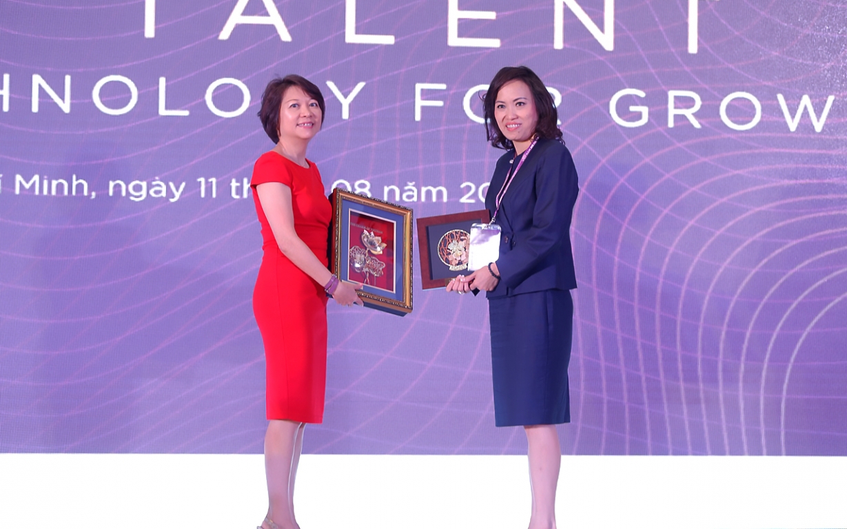 Vietnam HR Awards Forum 2017: How To Grow Agile Talent In The Era Of Disruptive Technology? 17 SMU Academy & Talentent parnership