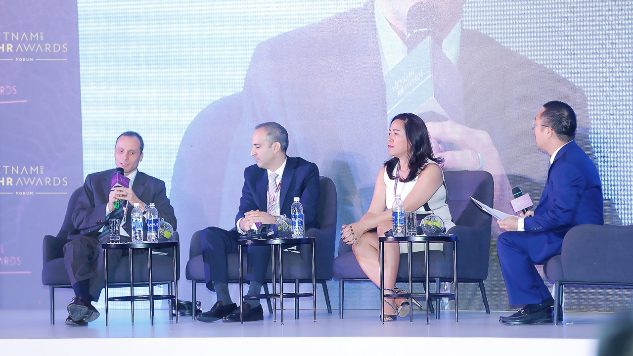 Vietnam HR Awards Forum 2017: How To Grow Agile Talent In The Era Of Disruptive Technology? 16 Panel discussion – Leadership and Regional outlook
