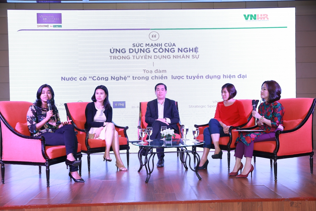 Decoding Technology Power In Recruitment 11 Representatives of BAT Vietnam.